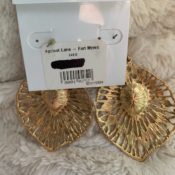 NEW Apricot Lane Boutique Fashion Gold Tone Color Earrings - Picture 4 of 4